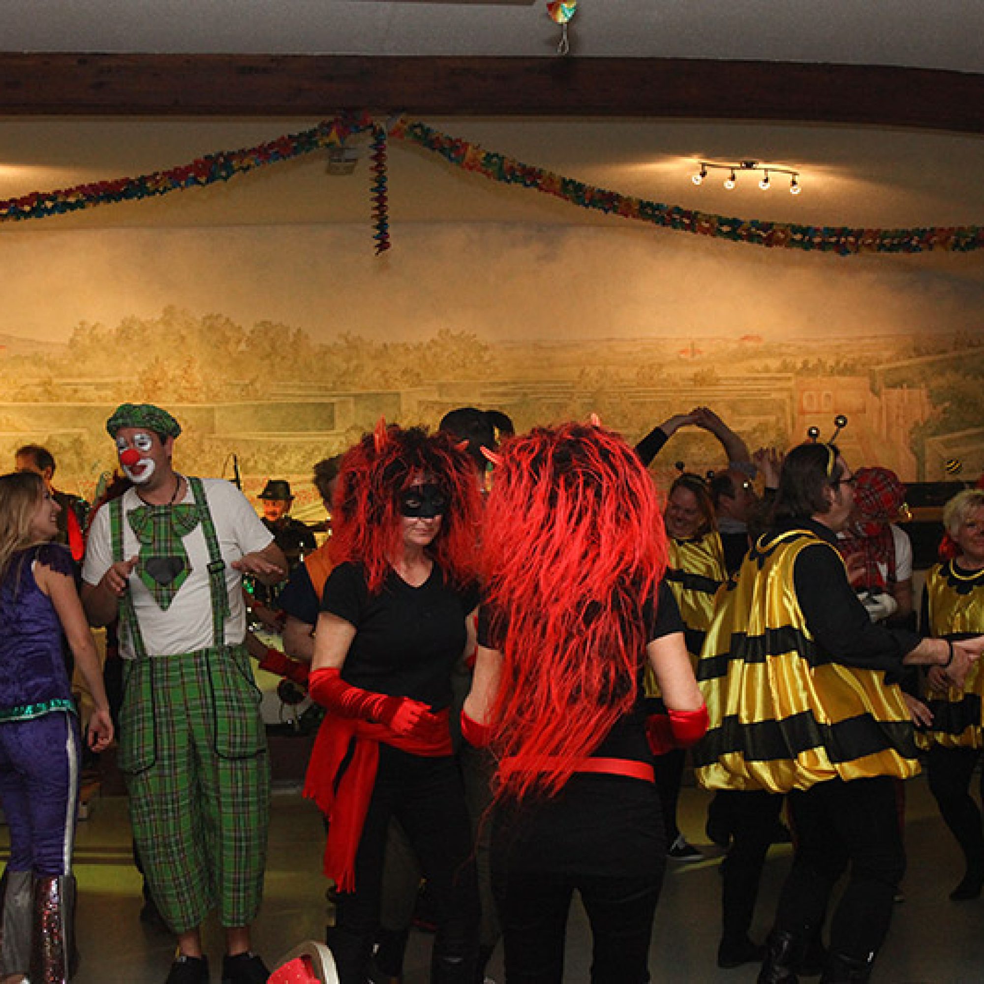 Maskenball beim Südstadtwirt